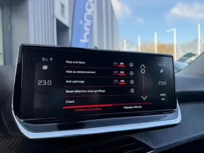 Photo 10 Peugeot 2008 1.2 PureTech 130ch Allure Pack EAT8 + Sièges chauffants