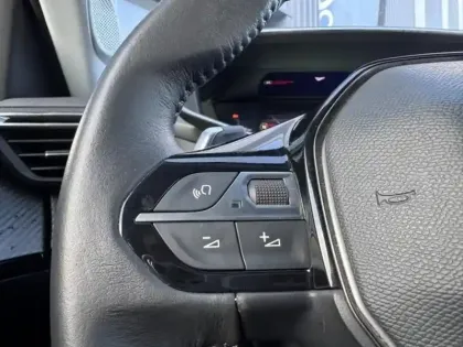 Photo 14 Peugeot 2008 1.2 PureTech 130ch Allure Pack EAT8 + Sièges chauffants