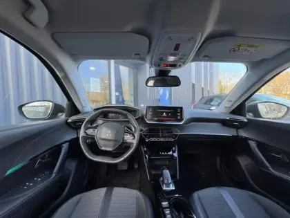 Photo 18 Peugeot 2008 1.2 PureTech 130ch Allure Pack EAT8 + Sièges chauffants