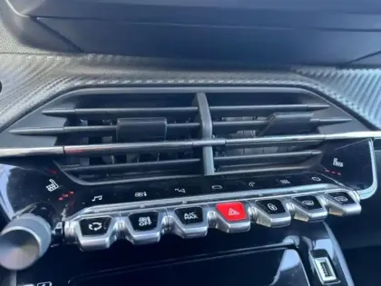 Photo 17 Peugeot 2008 1.2 PureTech 130ch Allure Pack EAT8 + Sièges chauffants