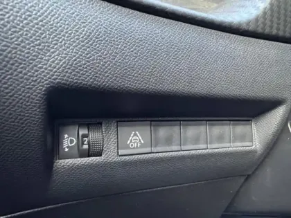 Photo 11 Peugeot 2008 1.2 PureTech 130ch Allure Pack EAT8 + Sièges chauffants