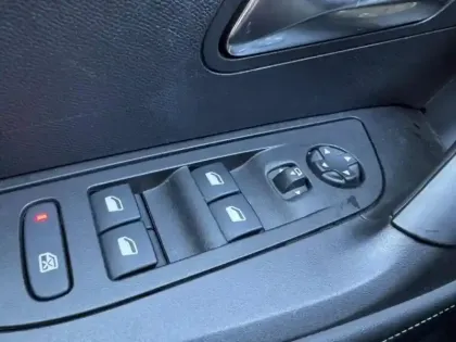 Photo 21 Peugeot 2008 1.2 PureTech 130ch Allure Pack EAT8 + Sièges chauffants