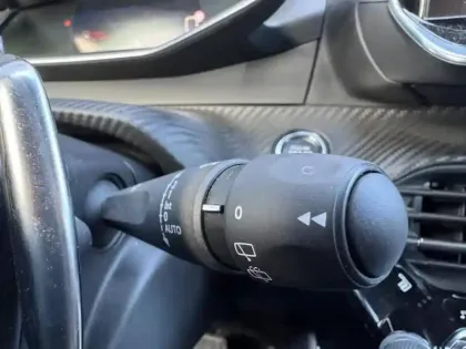 Photo 16 Peugeot 2008 1.2 PureTech 130ch Allure Pack EAT8 + Sièges chauffants