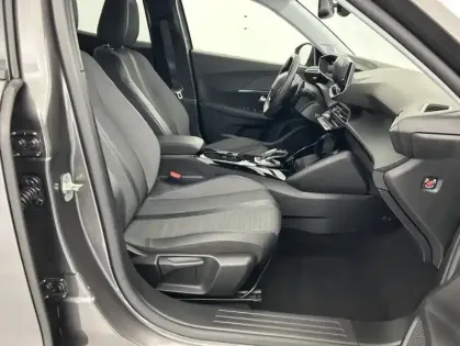 Photo 64 Peugeot 2008 1.2 PureTech 130ch Allure Pack EAT8 + Sièges chauffants
