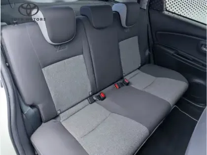 Photo 13 Toyota Yaris 110 VVT-i Design Y20