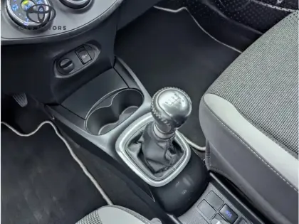 Photo 24 Toyota Yaris 110 VVT-i Design Y20