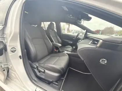 Photo 11 Toyota Corolla 196h Design