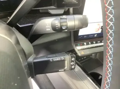 Photo 19 Renault Rafale Nouveau E-Tech full hybrid 200 ch esprit Alpine