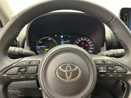 Photo 15 Toyota Yaris Hybride 116h Dynamic M