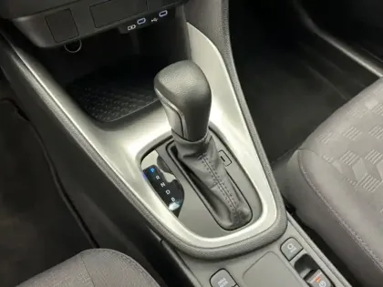 Photo 18 Toyota Yaris Hybride 116h Dynamic M