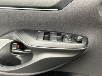 Photo 13 Toyota Yaris Hybride 116h Dynamic M