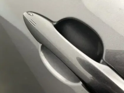 Photo 18 Toyota Yaris Hybride 116h Dynamic