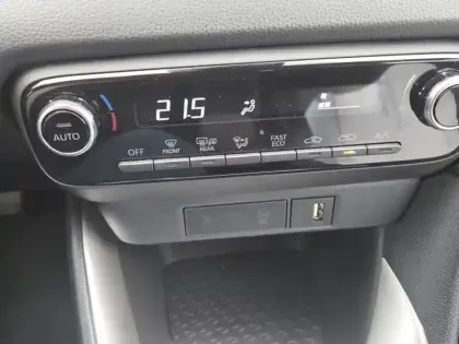 Photo 22 Toyota Yaris Hybride 116h Dynamic