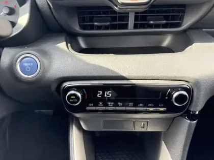 Photo 19 Toyota Yaris Hybride 116h Dynamic