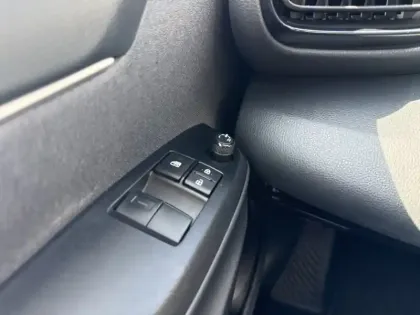 Photo 17 Toyota Yaris Hybride 116h Dynamic