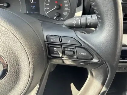 Photo 15 Toyota Yaris Hybride 116h Dynamic