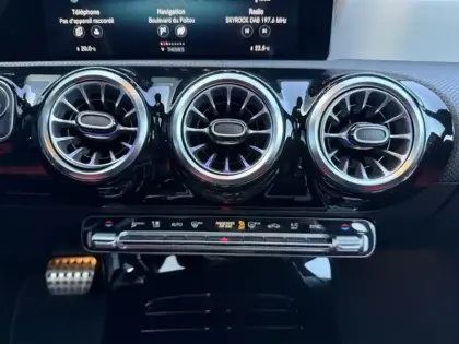 Photo 12 Mercedes Classe A 220 d AMG Line