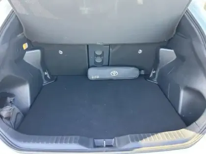 Photo 8 Toyota Yaris Hybride 1.5 HYBRID 116H DESIGN / PACK CARGO