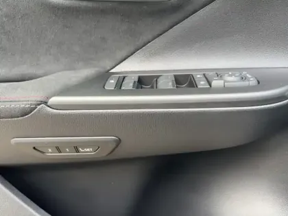 Photo 16 Toyota C-HR 2.0 Hybride 200 GR Sport AWD S