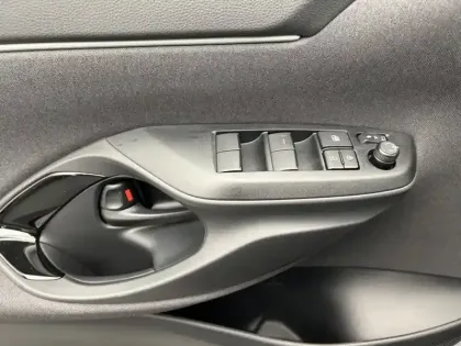 Photo 16 Toyota Yaris Hybride 1.5 HYBRID 130H PREMIERE AUTO 2W