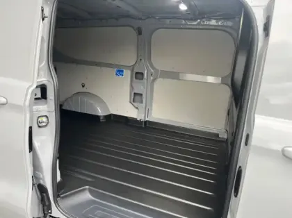 Photo 8 Ford Custom Gén. II Ph1 Limited 1