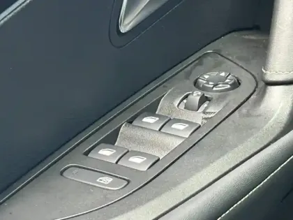 Photo 7 Peugeot 2008 Gén. II Ph1 NG GT 5