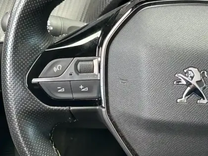 Photo 10 Peugeot 2008 Gén. II Ph1 NG GT 5