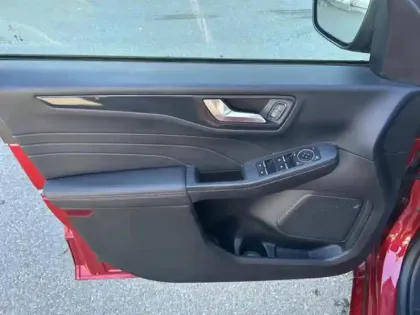 Photo 12 Ford Kuga  2.5 Duratec 190ch FHEV E85 ST-Line BVA