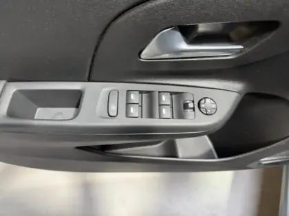 Photo 9 Opel Corsa Gén. VI Ph2 Edition 5