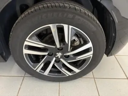 Photo 7 Peugeot 208  1.5 BlueHDi 100ch S&S Allure