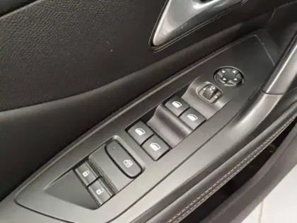 Photo 12 Peugeot 308  1.5 BlueHDi 130ch S&S Allure