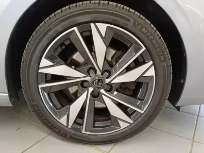 Photo 10 Peugeot 308  1.5 BlueHDi 130ch S&S Allure