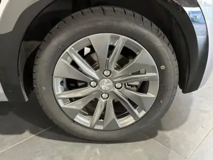 Photo 11 Peugeot 208  e- 136ch Active Pack