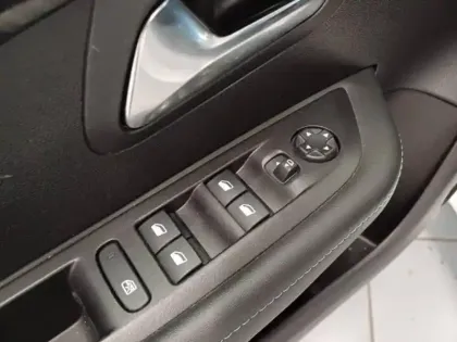 Photo 11 Peugeot 208  1.5 BlueHDi 100ch S&S Allure