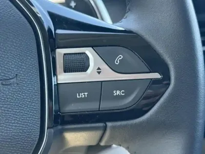 Photo 13 Peugeot 208  1.2 Hybrid 100ch Allure e-DCS6