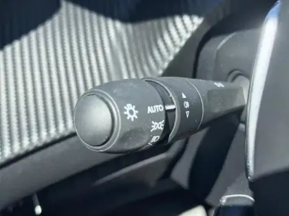 Photo 11 Peugeot 208  1.2 Hybrid 100ch Allure e-DCS6