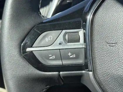 Photo 12 Peugeot 208  1.2 Hybrid 100ch Allure e-DCS6