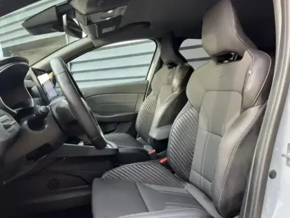 Photo 6 Renault Clio  1.6 E-Tech 145ch full hybrid esprit Alpine - 24