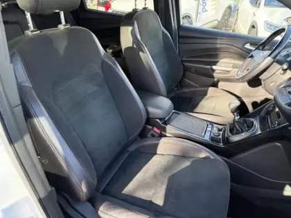 Photo 10 Ford Kuga  1.5 TDCi 120ch Stop&Start ST-Line 4x2 Euro6.2