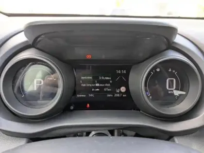 Photo 12 Toyota Yaris  116h Design 5p MC24