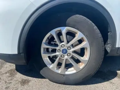 Photo 7 Ford Kuga  2.5 Duratec 190ch FHEV E85 Titanium BVA