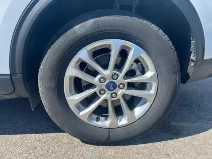 Photo 8 Ford Kuga  2.5 Duratec 190ch FHEV E85 Titanium BVA