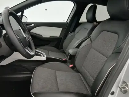 Photo 13 Renault Clio  1.6 E-Tech hybride 145ch Techno