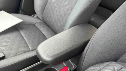 Photo 33 Toyota Yaris  Hybride 116h