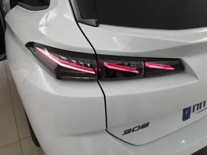 Photo 37 Peugeot 308  SW Hybrid 145 e-DCS6