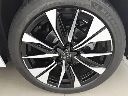 Photo 33 Peugeot 308  SW Hybrid 145 e-DCS6