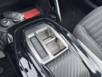 Photo 13 Peugeot 208  Electrique 50 kWh 136ch