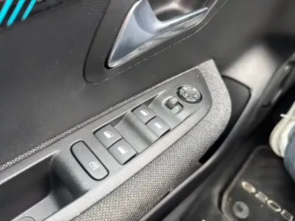 Photo 14 Peugeot 208  Electrique 50 kWh 136ch