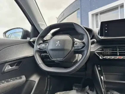 Photo 8 Peugeot 208  Electrique 50 kWh 136ch