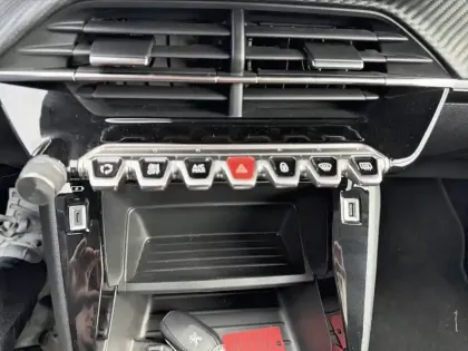 Photo 24 Peugeot 208  Electrique 50 kWh 136ch